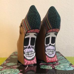 Rare! Hand painted TaylorSays chili wedges brown